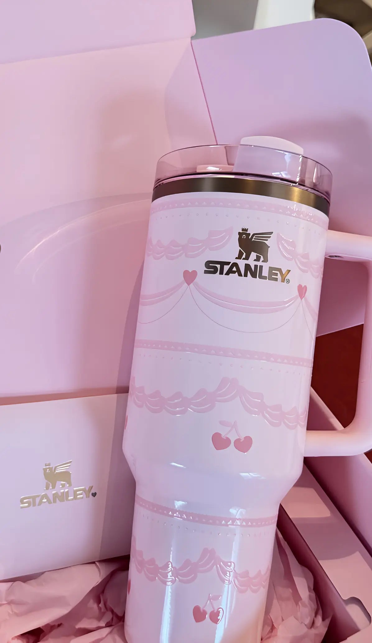 The Valentine’s Day Quencher H2.0 Flowstate™ Tumbler | 40 OZ