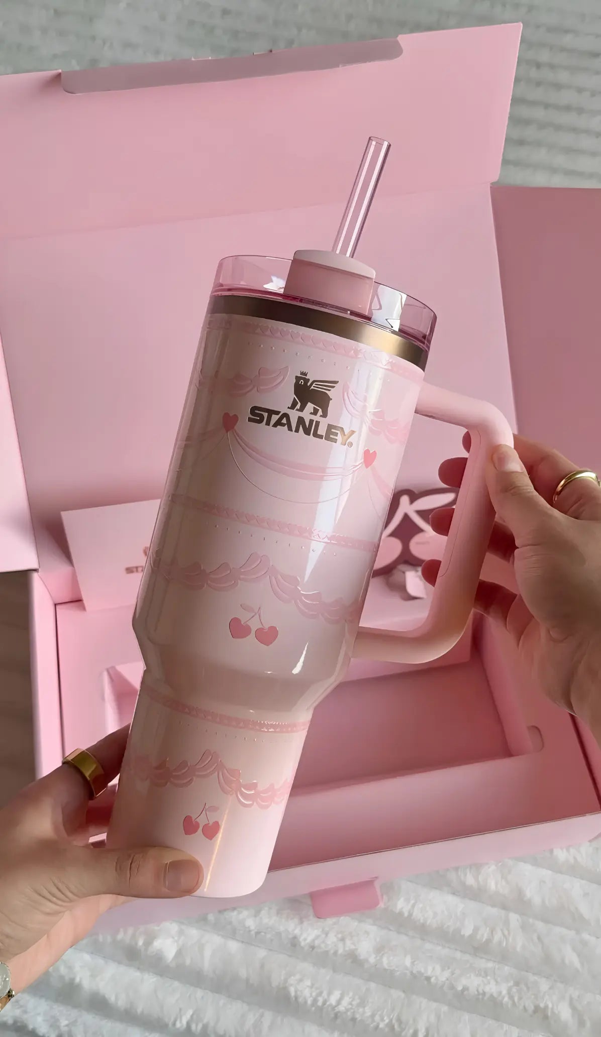The Valentine’s Day Quencher H2.0 Flowstate™ Tumbler | 40 OZ